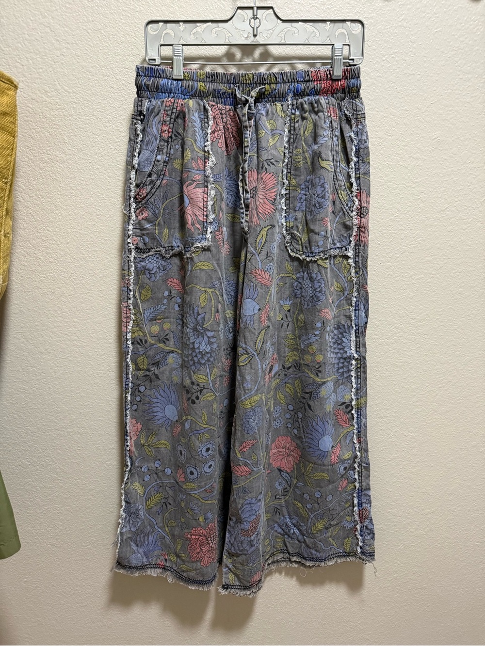 Easel Flower Print Wide Leg Pull On Pants Jeans Women’s Size Medium, NWOT - Picture 2 of 7